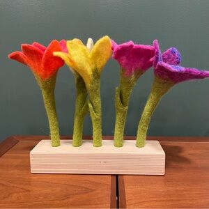 Lovevery Felt Flowers